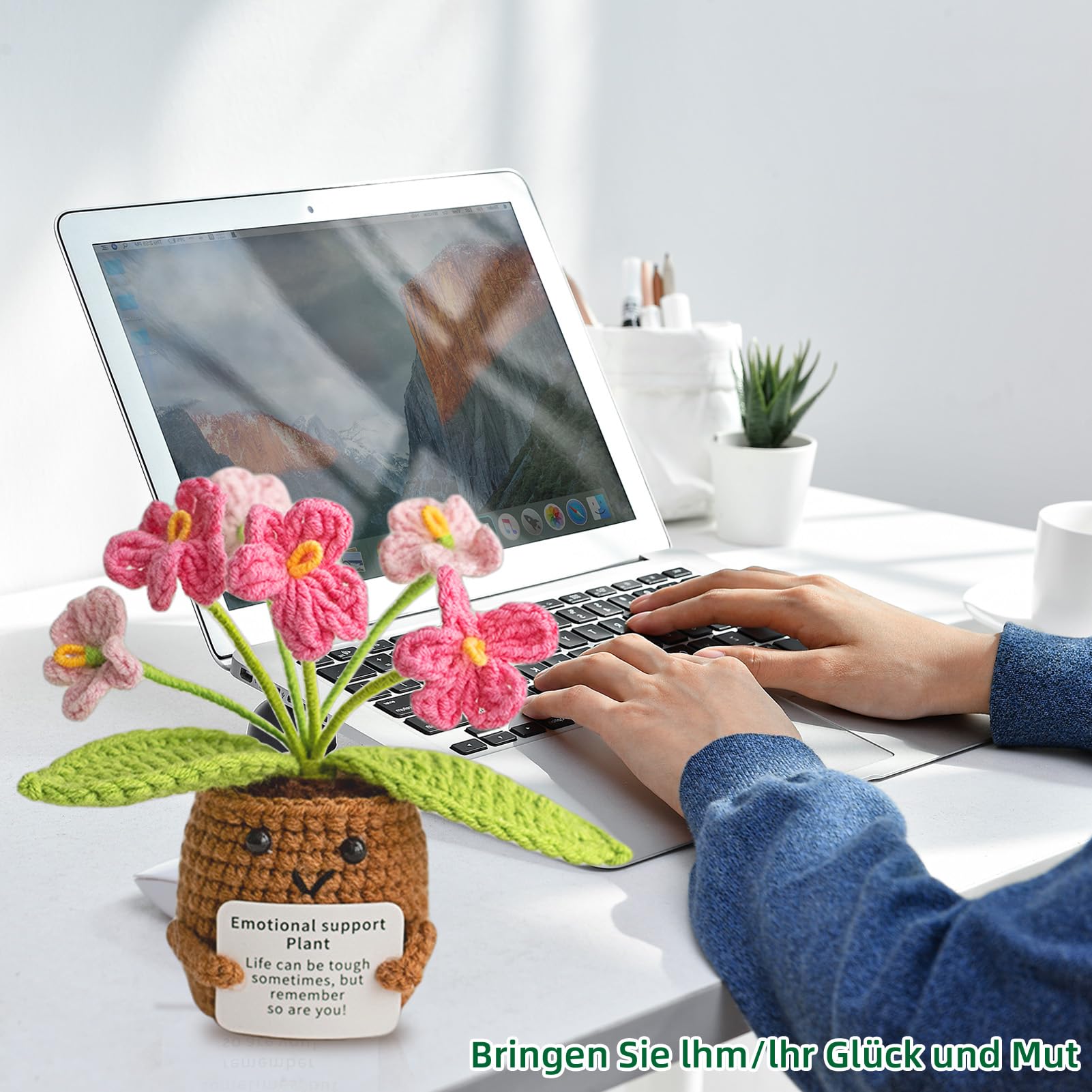 Aruigu Pocket Hug Vergissmeinnicht-Blumen - Positive Potato Kartoffel Serien Gehäkelte Glücksbringer Gute Besserung Genesungsgeschenke Geschenke